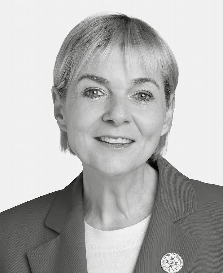 Jacqueline Hofer